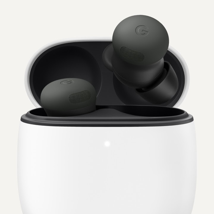 Открытый зарядный кейс с наушниками Google Pixel Buds Pro 2 внутри