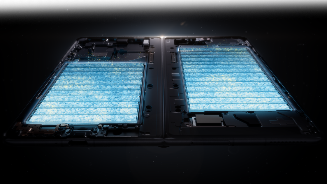 Раскрытый HONOR Magic V3 с подсвеченной матрицей двух OLED-экранов