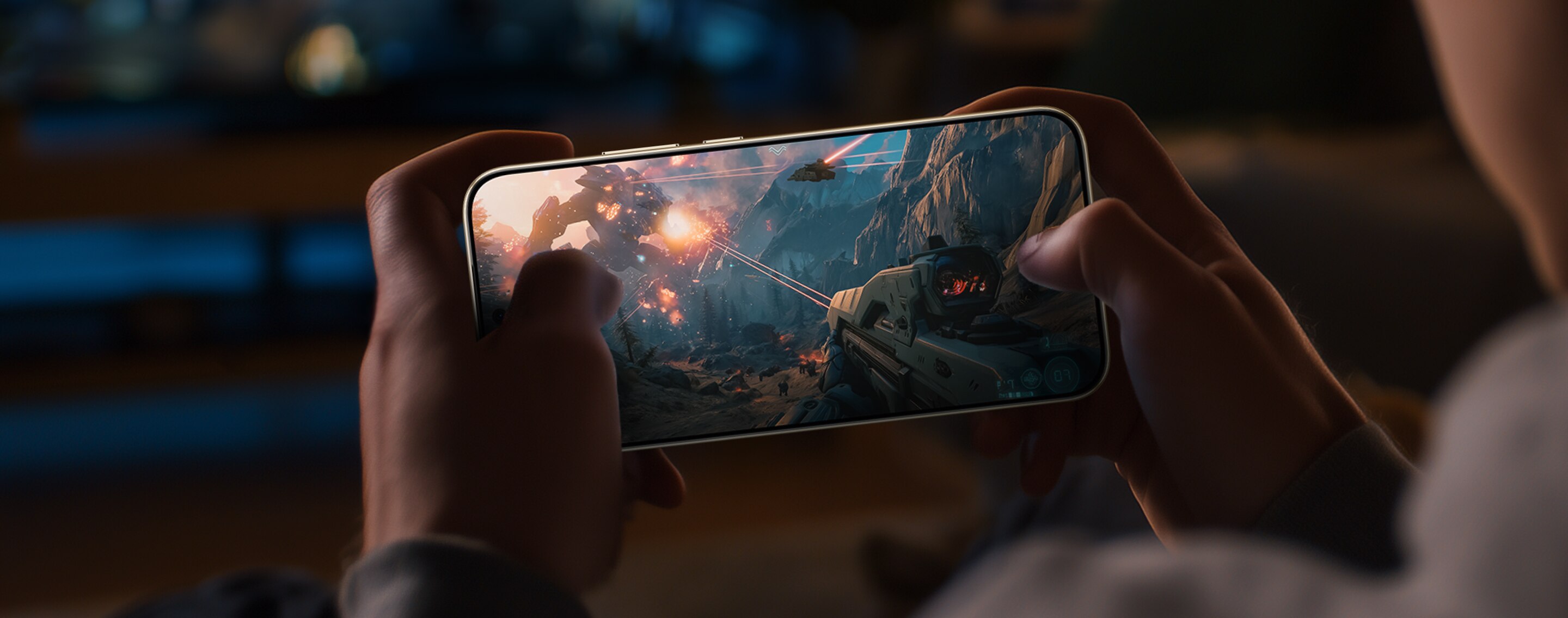 Руки держат Honor Turbo во время игры с масштабной батальной сценой на экране