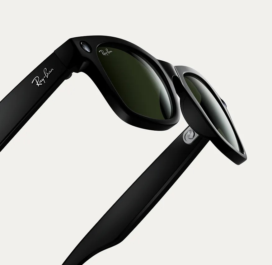 Крупный план чёрной оправы Ray-Ban Meta Gen 2 Wayfarer RW4012 с зелёными линзами G-15