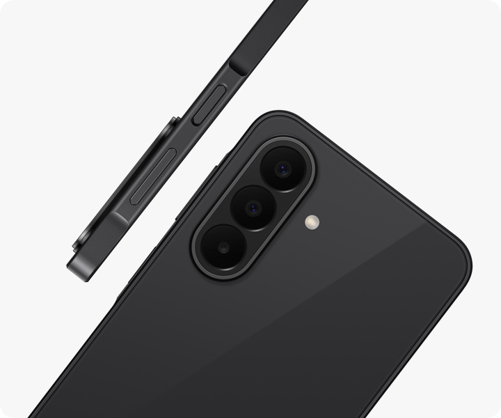 Боковой профиль Samsung Galaxy A27 5G в чёрном корпусе с блоком камер