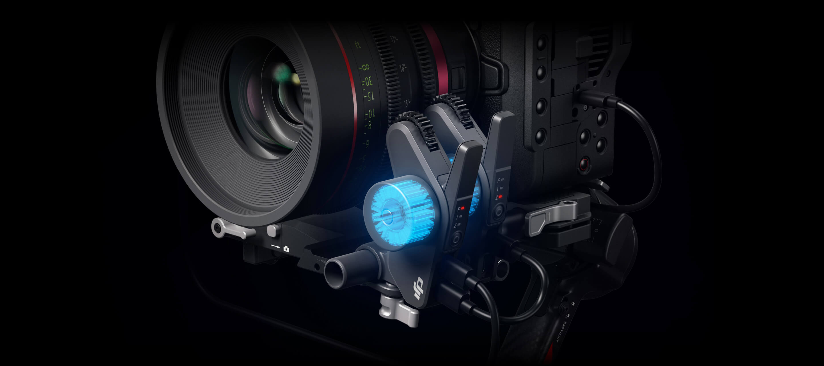Блок управления фокусом и зумом на объективе кинокамеры со стабилизатором DJI Ronin RS 4 Pro Combo