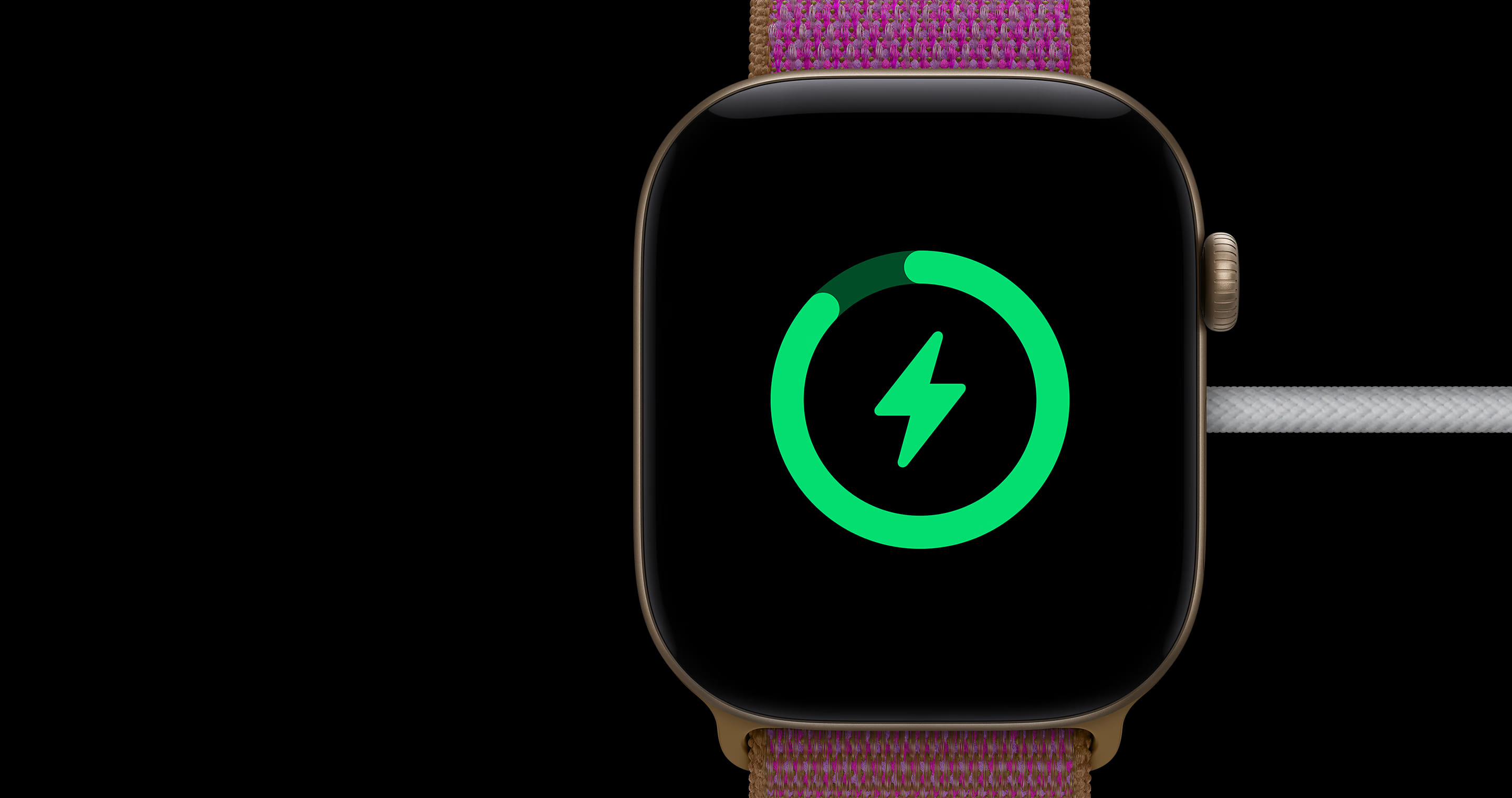 Apple Watch Series 12 с зелёным индикатором зарядки на экране
